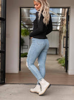 Judy Blue Light Wash Distressed Jeans